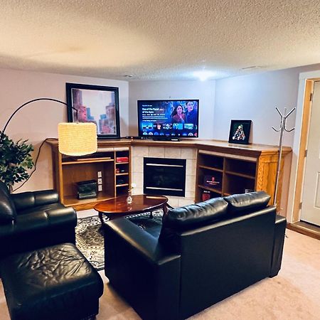 A Classic Homely Basement Suite! Chestermere ภายนอก รูปภาพ