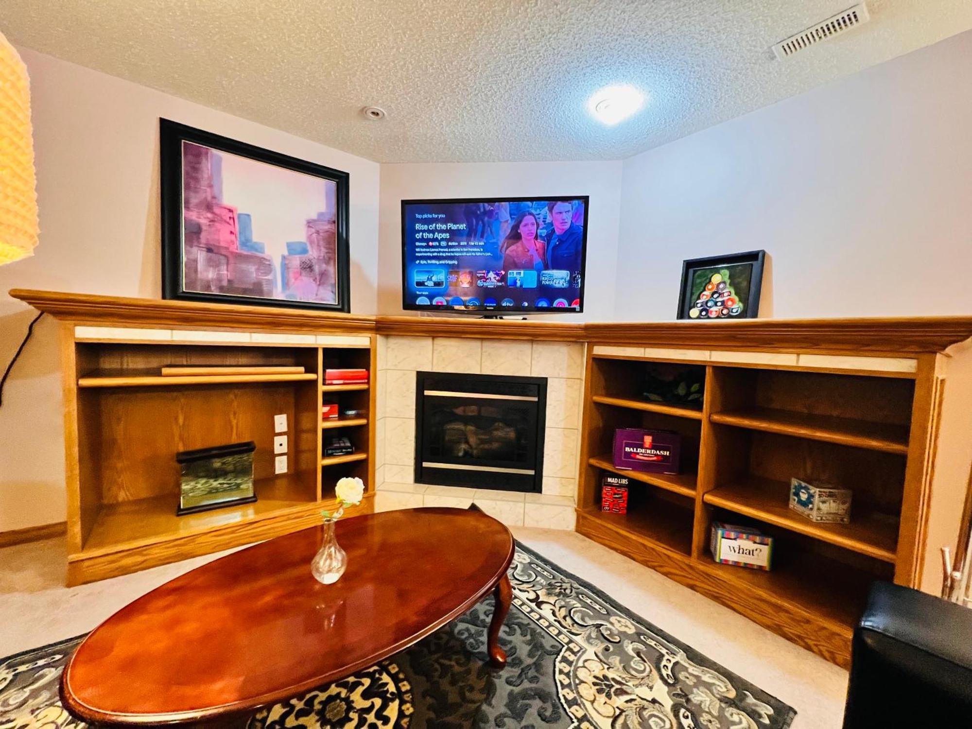 A Classic Homely Basement Suite! Chestermere ภายนอก รูปภาพ